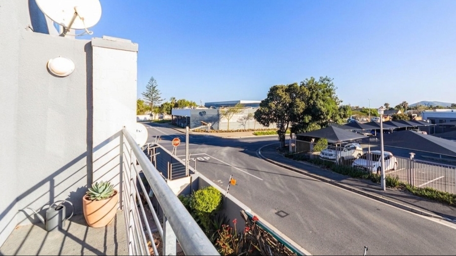 1 Bedroom Property for Sale in Parklands Western Cape